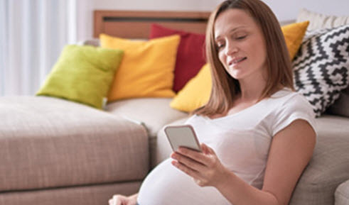 تحذير للحامل.. استخدام الهاتف يؤثر على الطفل