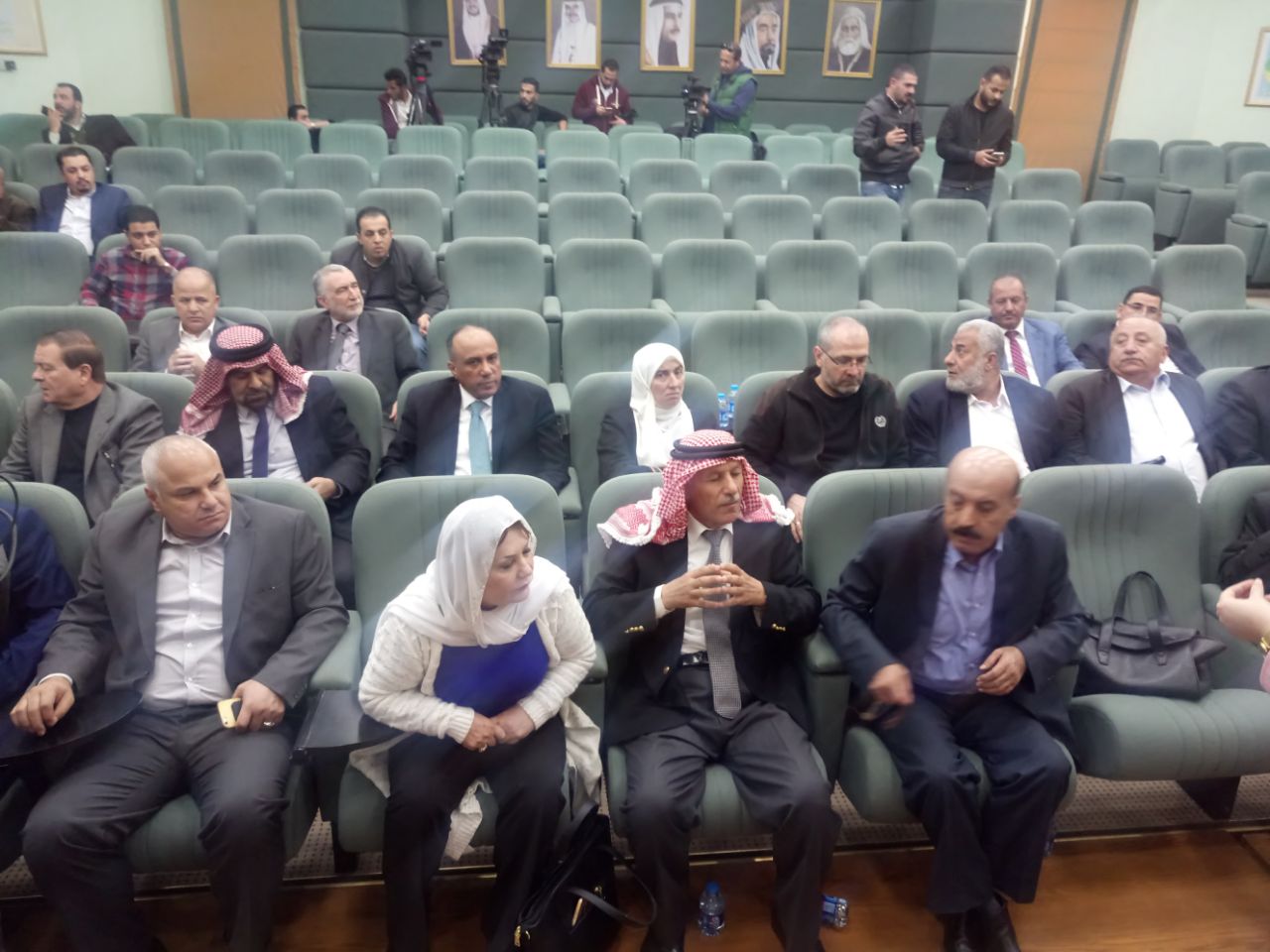 54 نائباً يرفضون التفاهمات الحكومية – النيابية .. تقرير تلفزيوني 
