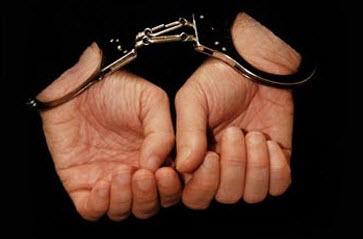  عمان : البحث الجنائي يلقي القبض على شخصين سرقا 65 الف دولار