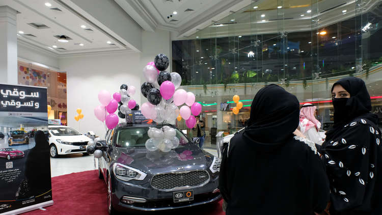 "سوقي وتسوقي".. أول معرض سيارات للنساء في السعودية