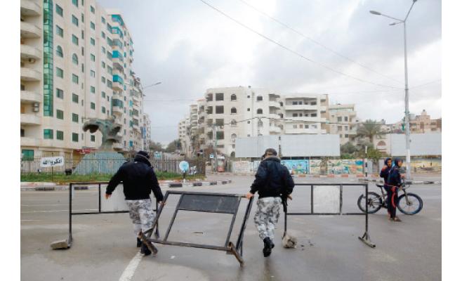 مسؤولون: لا تحرك بين "حماس" ودحلان لتشكيل حكومة في غزة