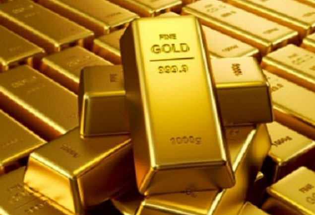 الذهب يسجل ذروته في أسبوع بفعل انخفاض الدولار