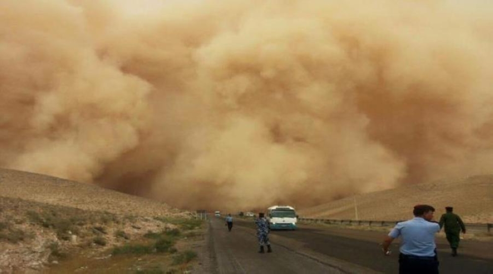 اعادة فتح الطريق الصحراوي بعد اغلاقه لفترة وجيزة بسبب الغبار