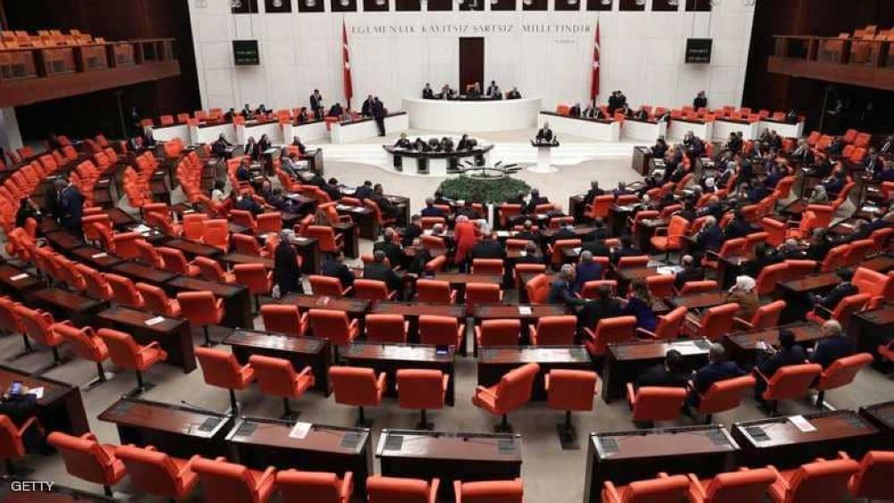 البرلمان التركي يقر الانتخابات المبكرة