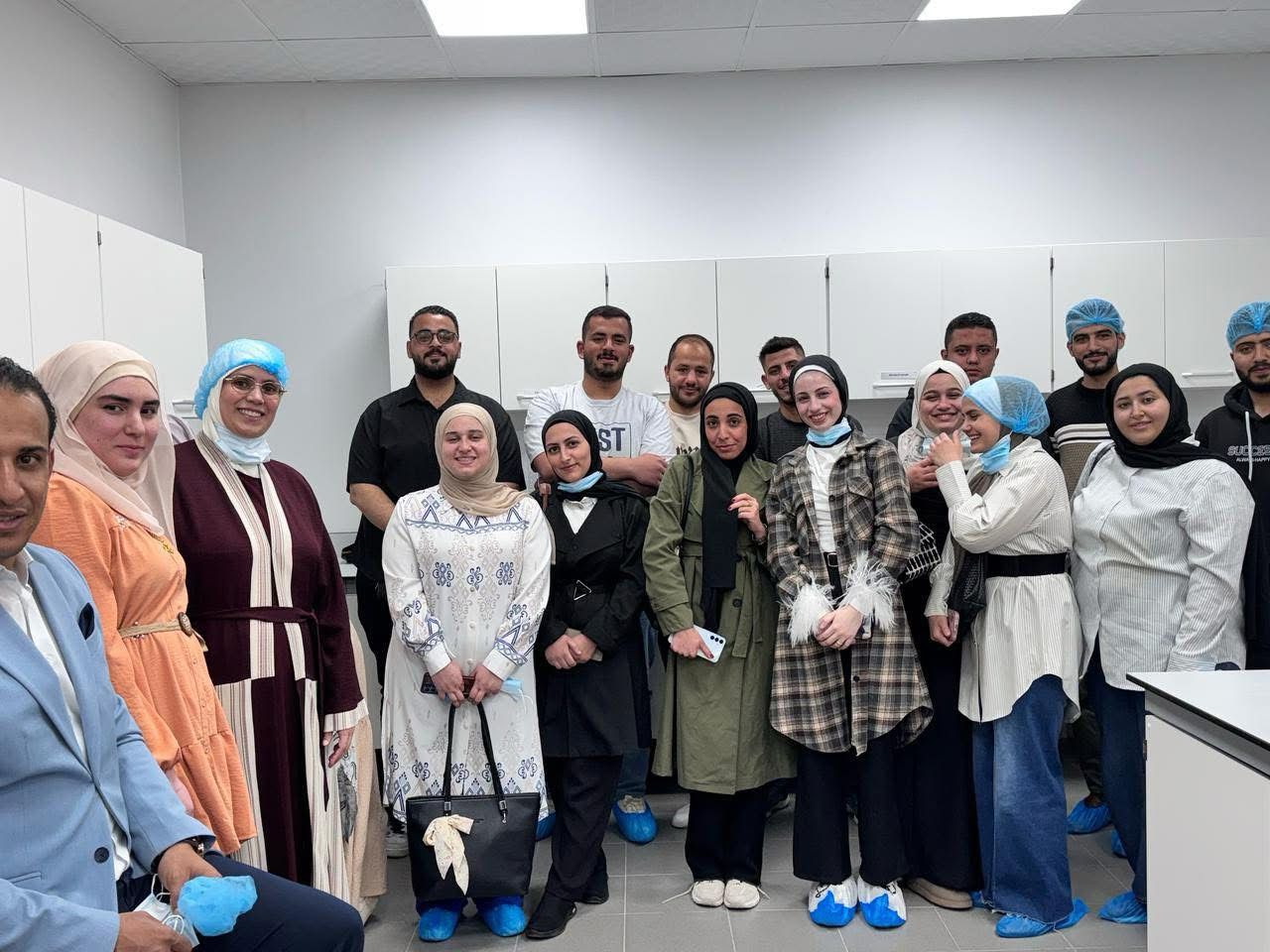 وفد طلابي من جامعة جرش يطلع على أحدث تقنيات صناعة منتجات العناية في شركة ليان