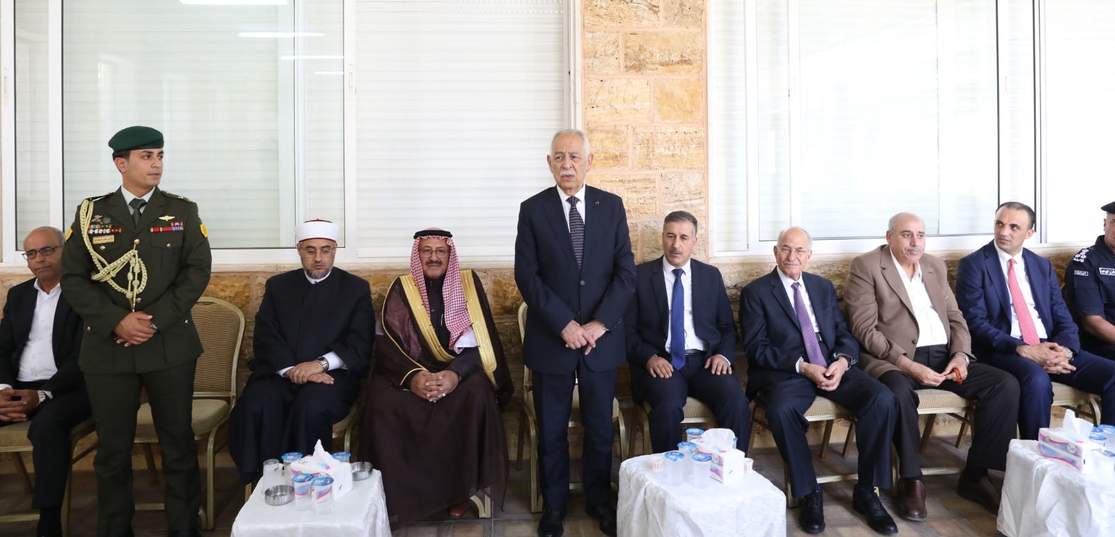مندوبا عن الملك وولي العهد.. العيسوي يعزي عشيرة ابو حمور