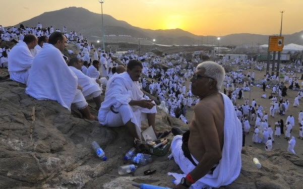 حجاج بيت الله الحرام على صعيد عرفات