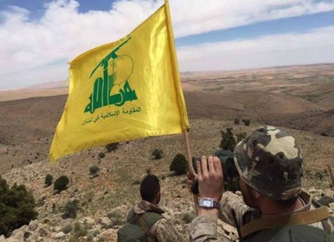 حزب الله يطلق عشرات الصواريخ  على بلدة كريات شمونة شمال كيان الاحتلال
