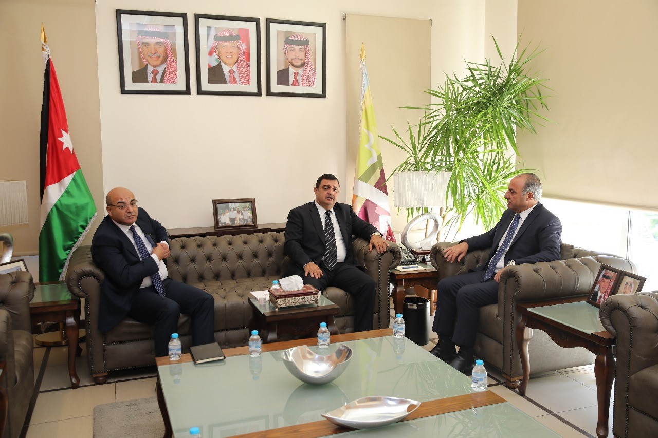 امين عمان يلتقي وزير الشؤون السياسية والبرلمانية 