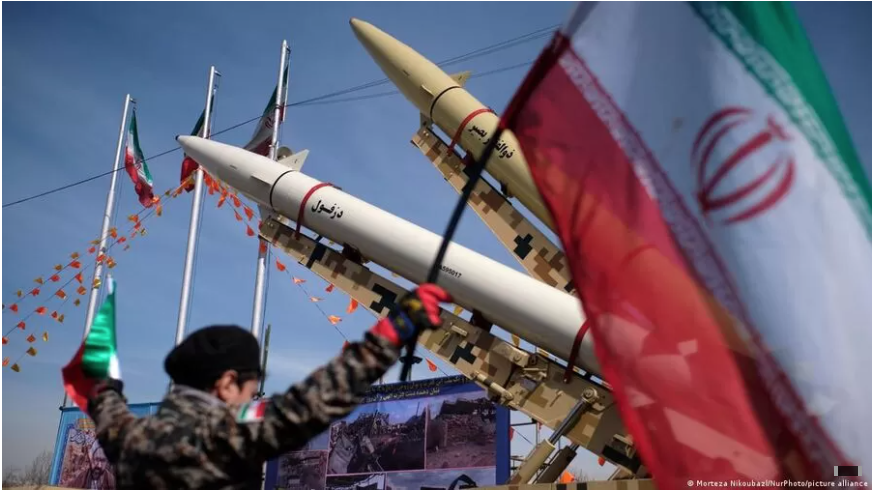 الحرس الثوري الإيراني يعلن حالة التأهب القصوى بعد صواريخ "إسرائيلية"