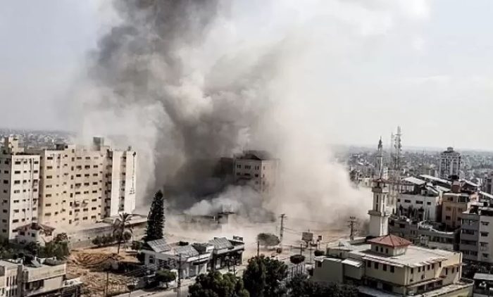 بلدية "دير البلح": قوات الاحتلال تدمر أكبر مصنع للأدوية في قطاع غزة