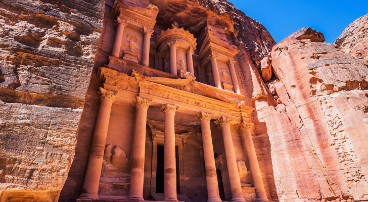 انخفاض الدخل السياحي للأردن 5.6% خلال الربع الأول