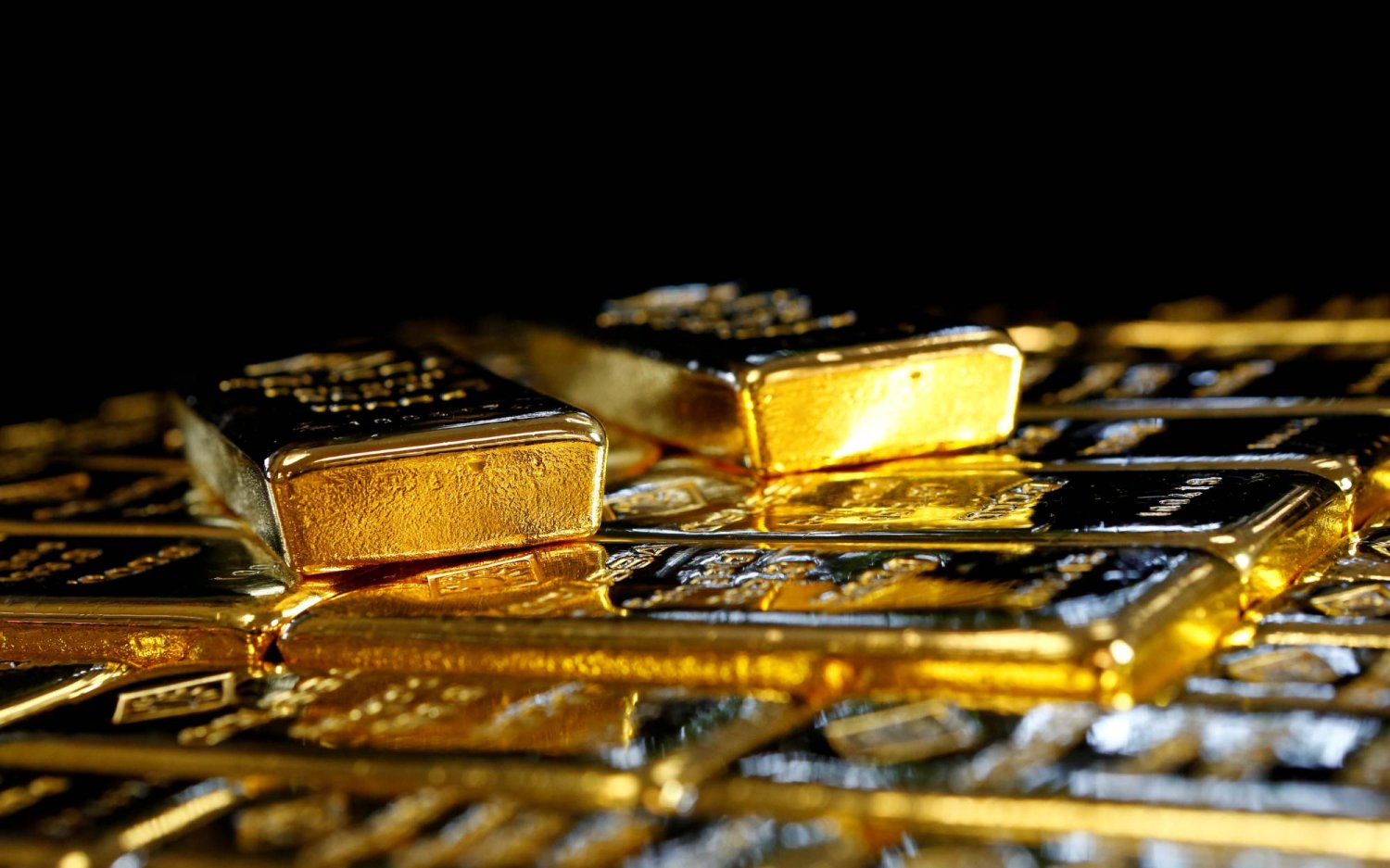 الذهب يهبط بضغط من موجة جني الأرباح