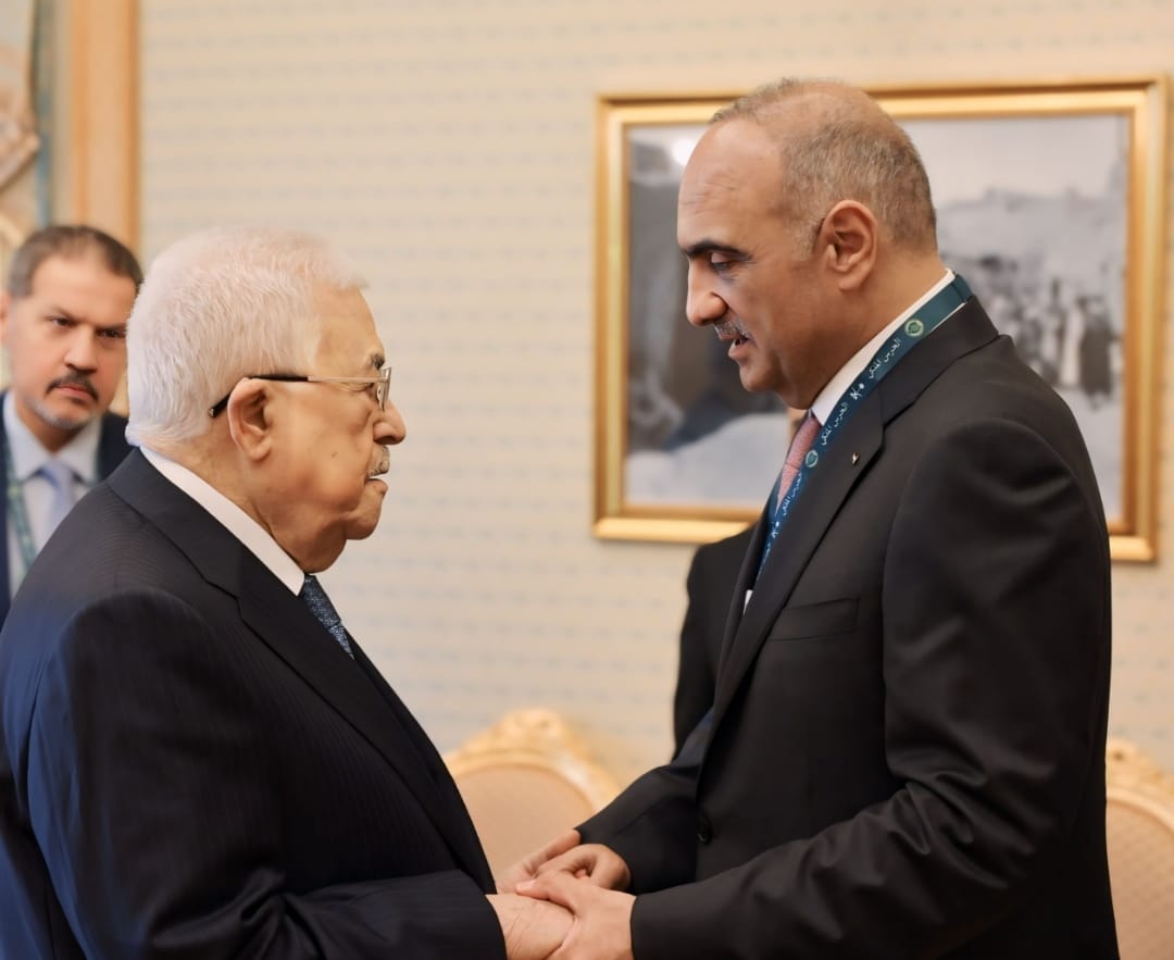 رئيس الوزراء يلتقي الرئيس الفلسطيني على هامش المنتدى الاقتصادي العالمي في الرياض