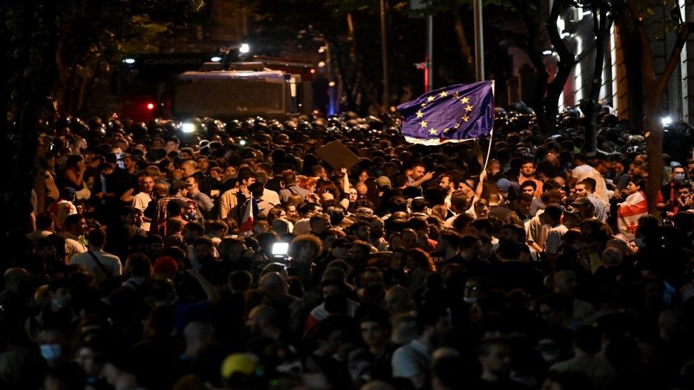 الآلاف يتظاهرون في جورجيا ضد قانون "التأثير الأجنبي"