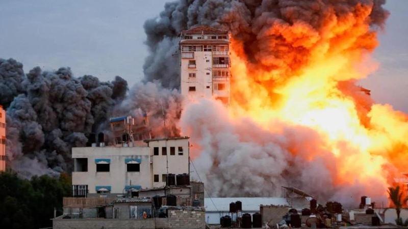 "الأورومتوسطي": (إسرائيل) تستخدم في غزة قنابل فراغية وحرارية تذيب جثث الضحايا