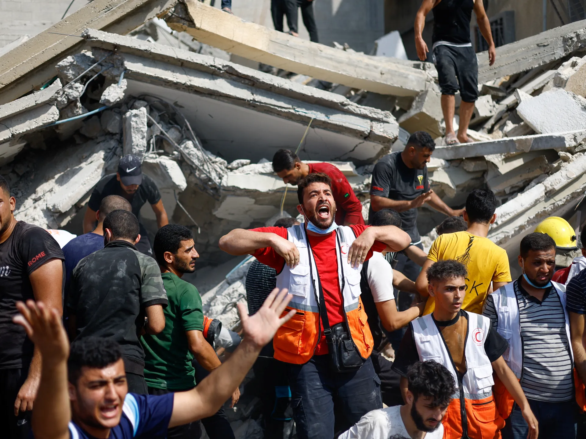 صحيفة عبرية: الجيش و"الموساد" و"الشاباك" توافقوا على تقديم تنازلات بعد الفشل بغزة