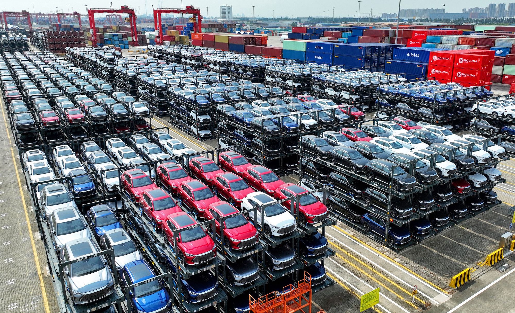 الصين.. مبيعات السيارات تهبط 5.8% على أساس سنوي في أبريل