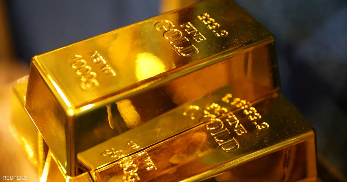 الذهب يتجه نحو أفضل أداء أسبوعي في شهر وسط آمال خفض الفائدة