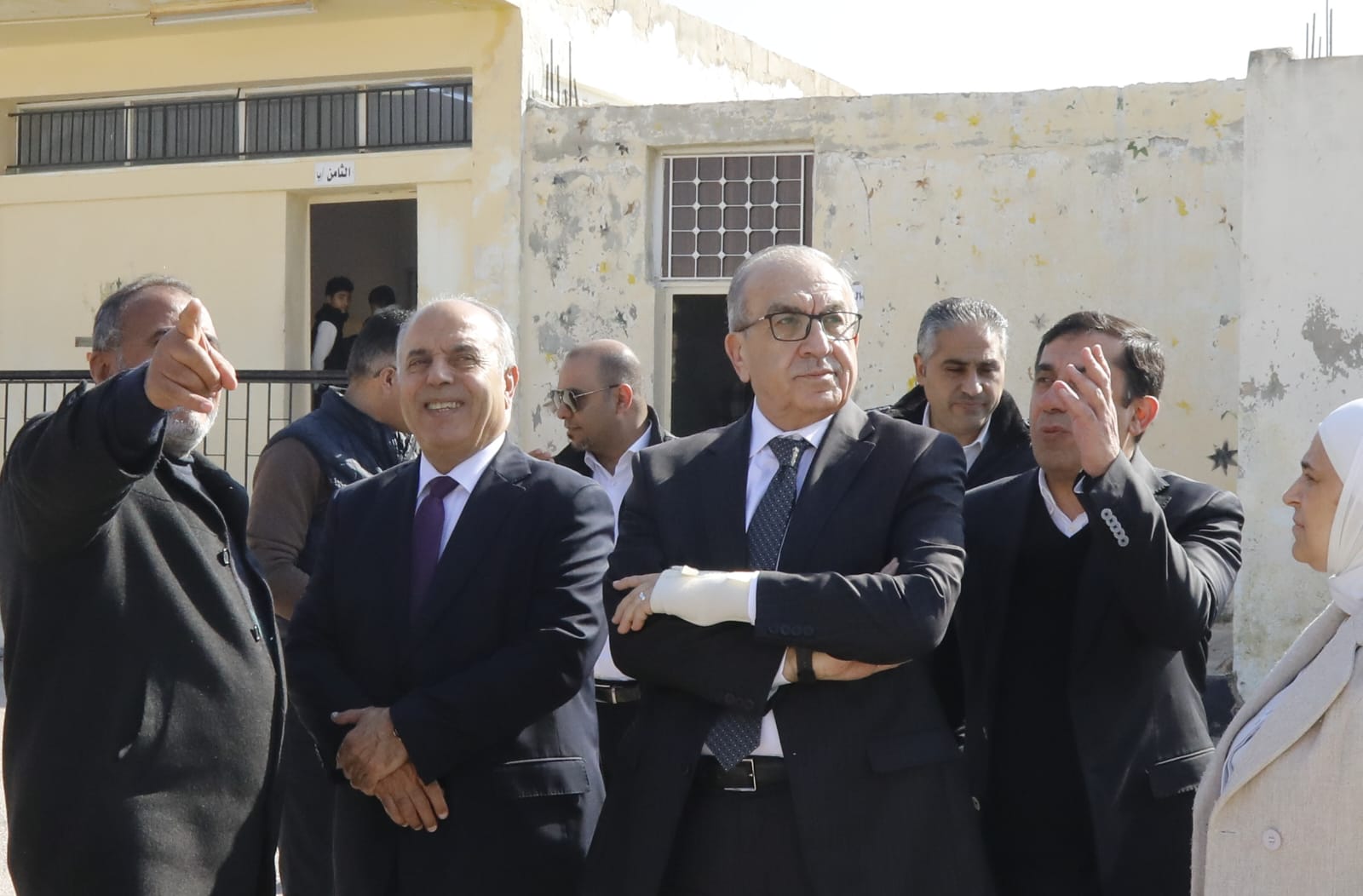 وزيرا الاشغال والتربية يتفقدان عددا من المدارس والطرق في قضاء العارضة