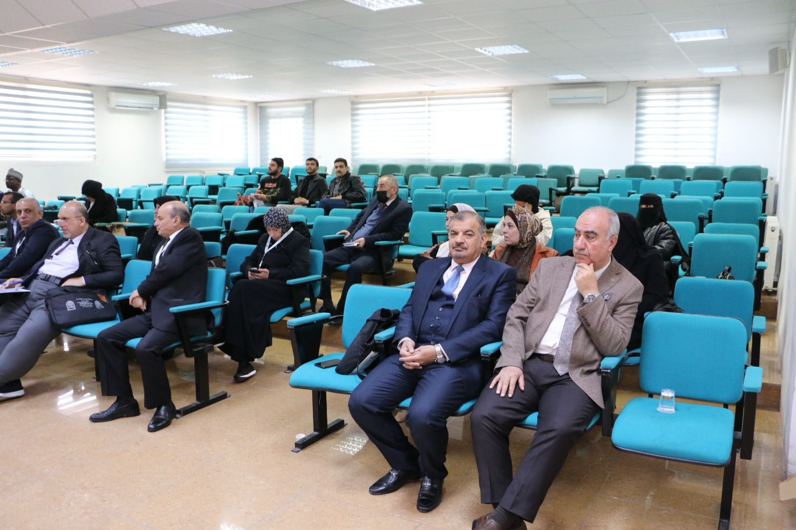باحثون من 8 دول يواصلون مناقشات مؤتمر "الطبيعة والإنسان" في جامعة جرش