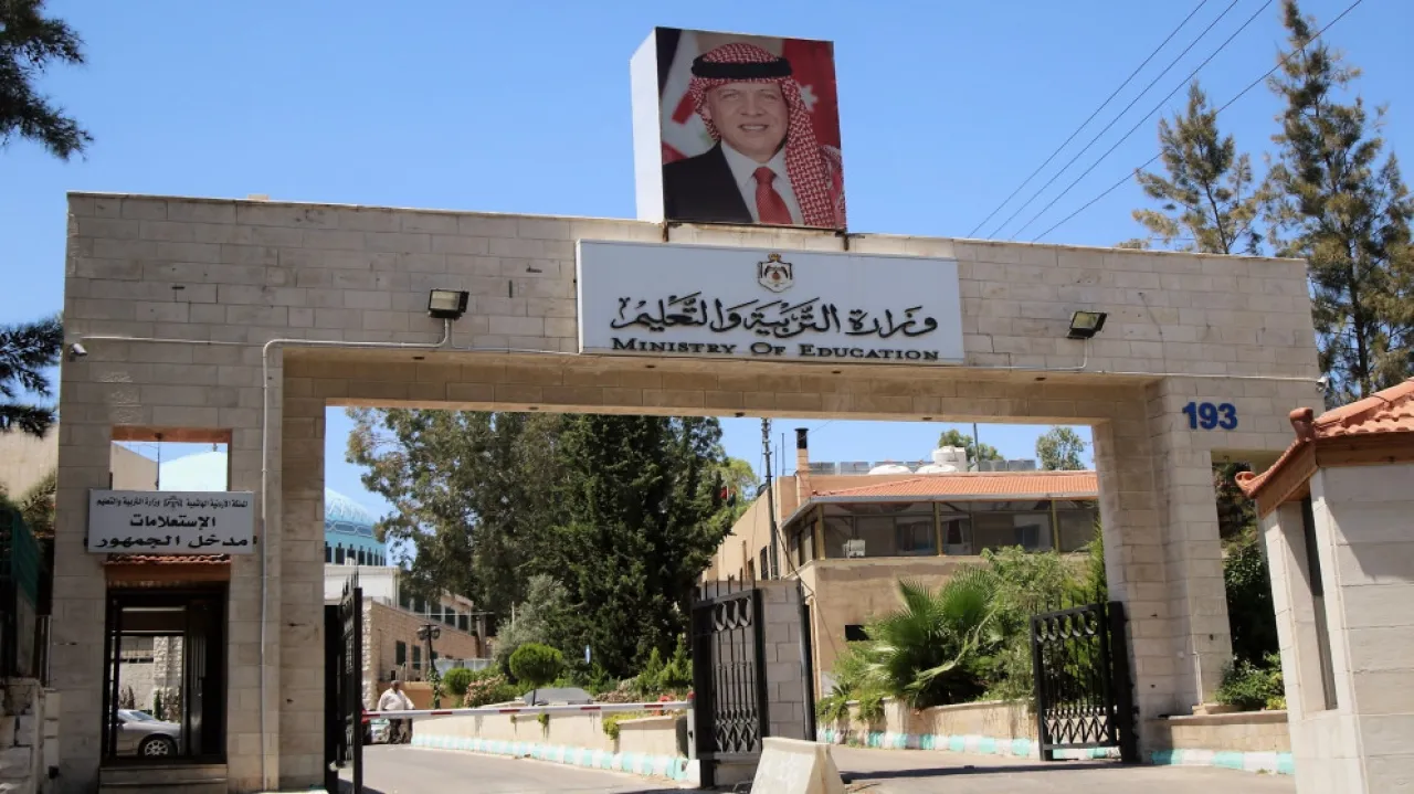 التربية تحذر من روابط وهمية تطلب أموالاً مقابل تعبئة طلبات التوظيف والابتعاث
