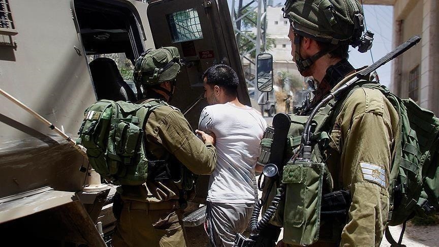 قوات الاحتلال تعتقل 4 فلسطينيين في مداهمة لبلدة قفين