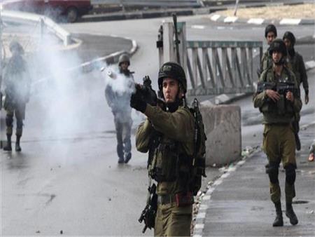 استشهاد فلسطينيين وإصابة صيادين ونازحين في قصف للاحتلال على غزة