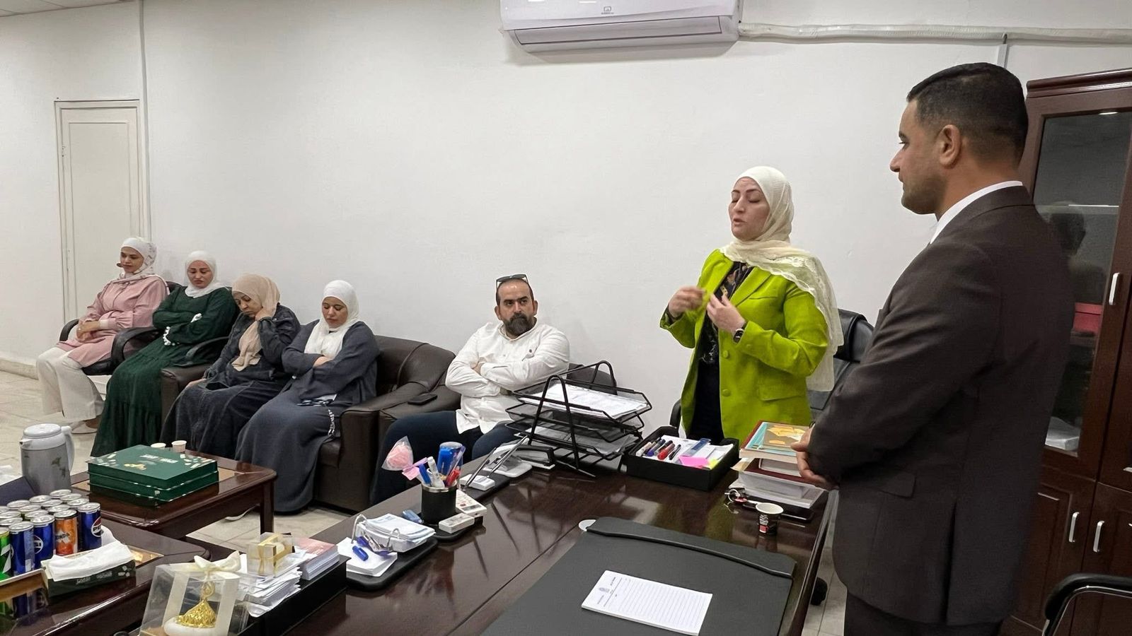 مكتبة جامعة جرش تكرم مديرتها الحوامدة لانتهاء فترة خدمتها