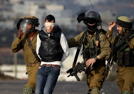 الاحتلال يقيم سياجاً شائكاً لعزل بلدتين فلسطينيتين قرب رام الله
