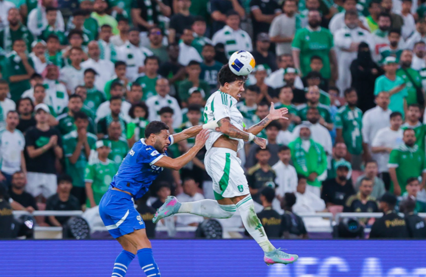 أهلي جدة يضرب الهلال بثلاثية ويبلغ نهائي دوري أبطال آسيا للنخبة