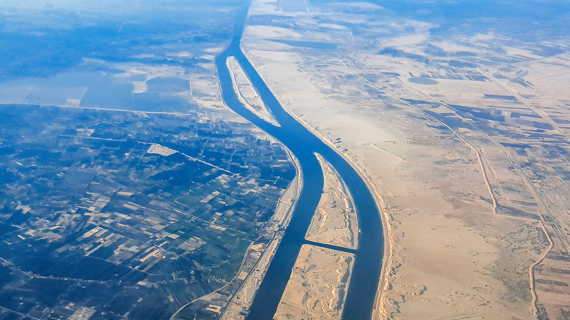 خبير مصري: تصريحات ترامب حول قناة السويس تهدف للضغط على مصر والسيطرة على القناة