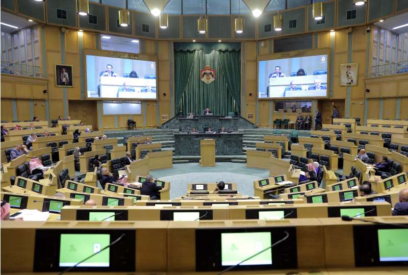 جدل نيابي حول صلاحيات الحاكم الإداري في تحصيل قروض المزارعين