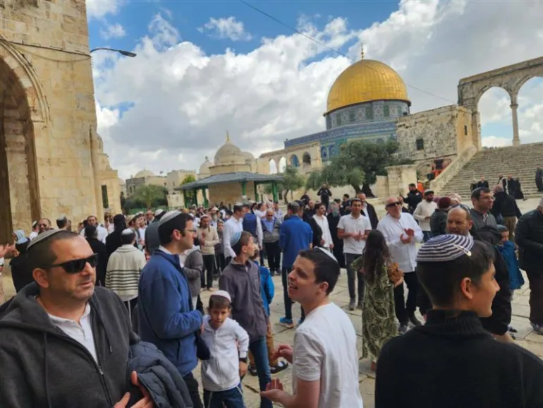 القدس في إبريل.. استباحة كاملة للأقصى وهدم متواصل لبيوت المقدسيين