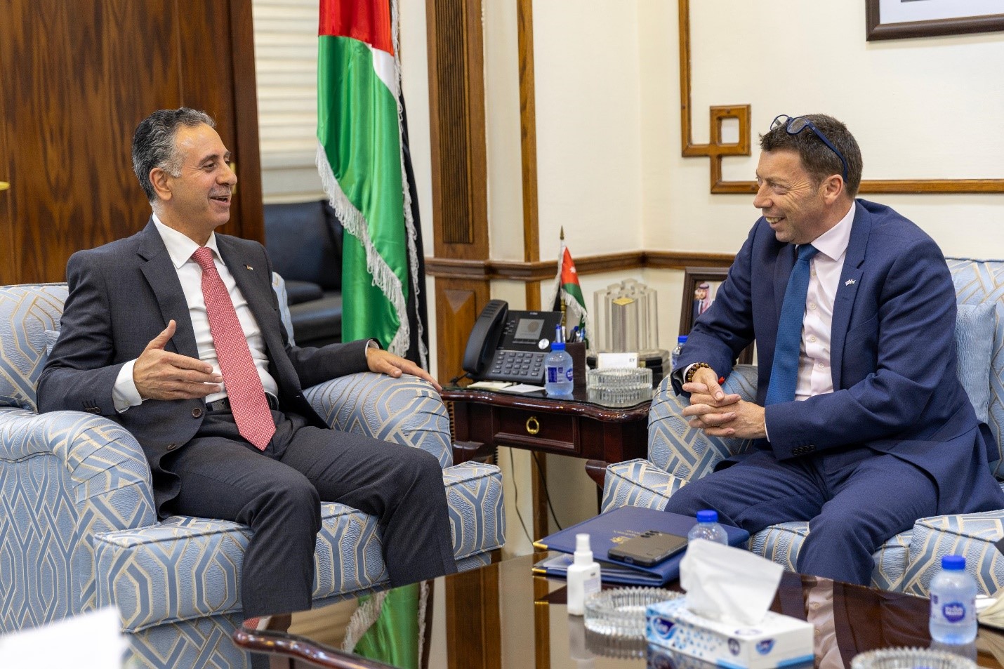 القضاة وماكنيكول يبحثان تعزيز الشراكة الاقتصادية الأردنية البريطانية