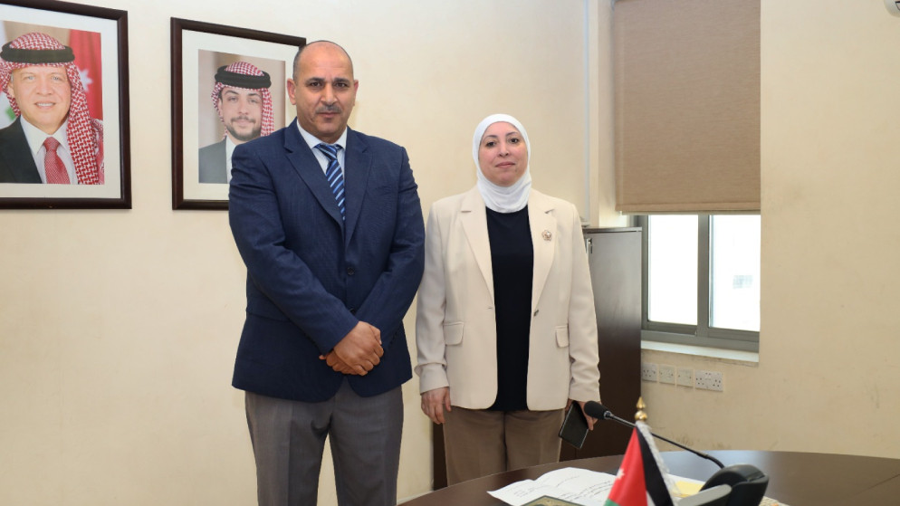 مدير عام هيئة تنظيم النقل البري يؤدي اليمين القانونية أمام وزيرة النقل