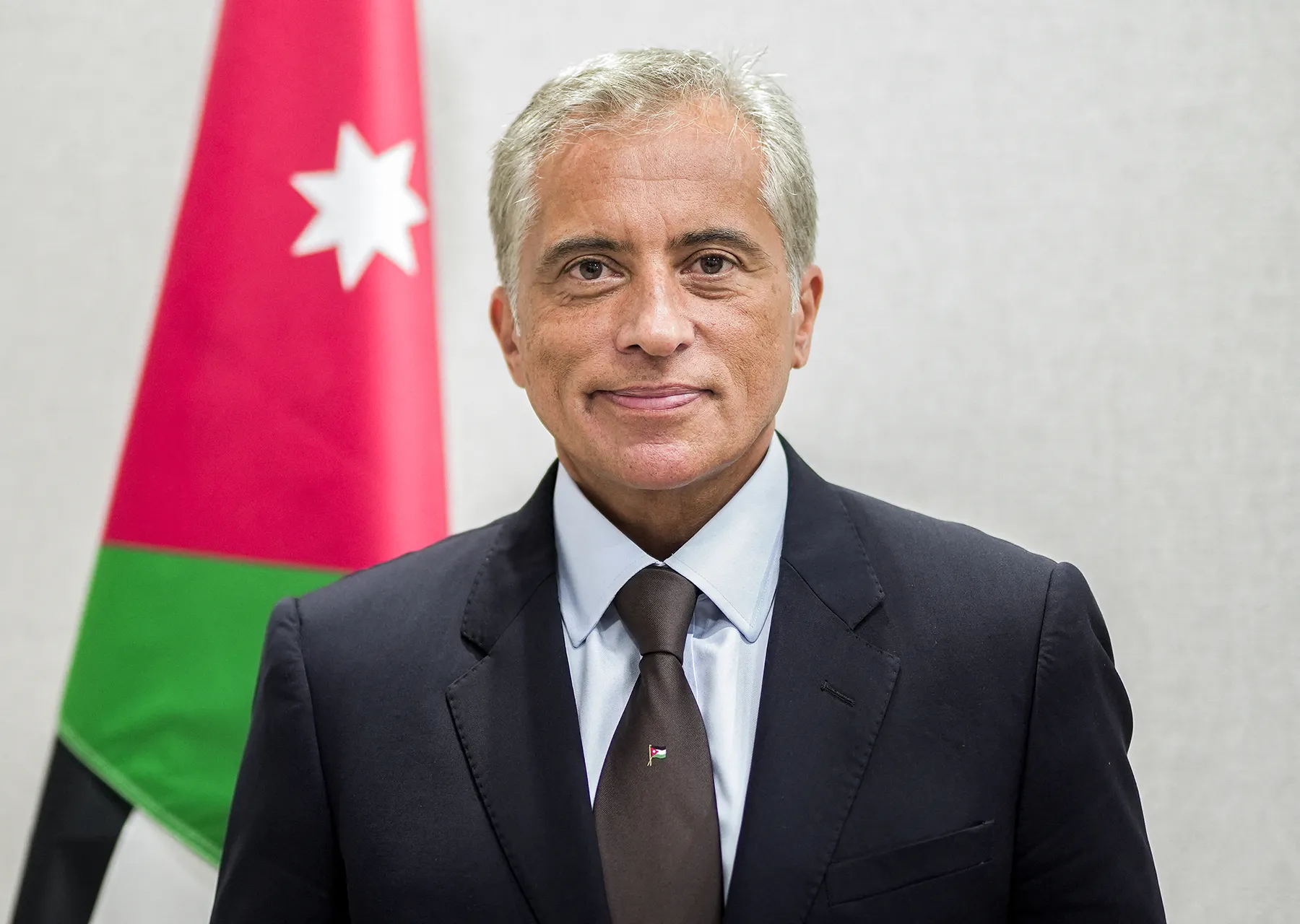 رئيس الوزراء يهنئ حسين الشيخ باختياره نائبا لرئيس دولة فلسطين