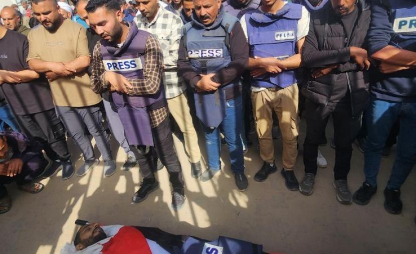 استشهاد الصحفي حسن سمور يرفع عدد شهداء الصحافة في غزة إلى 216