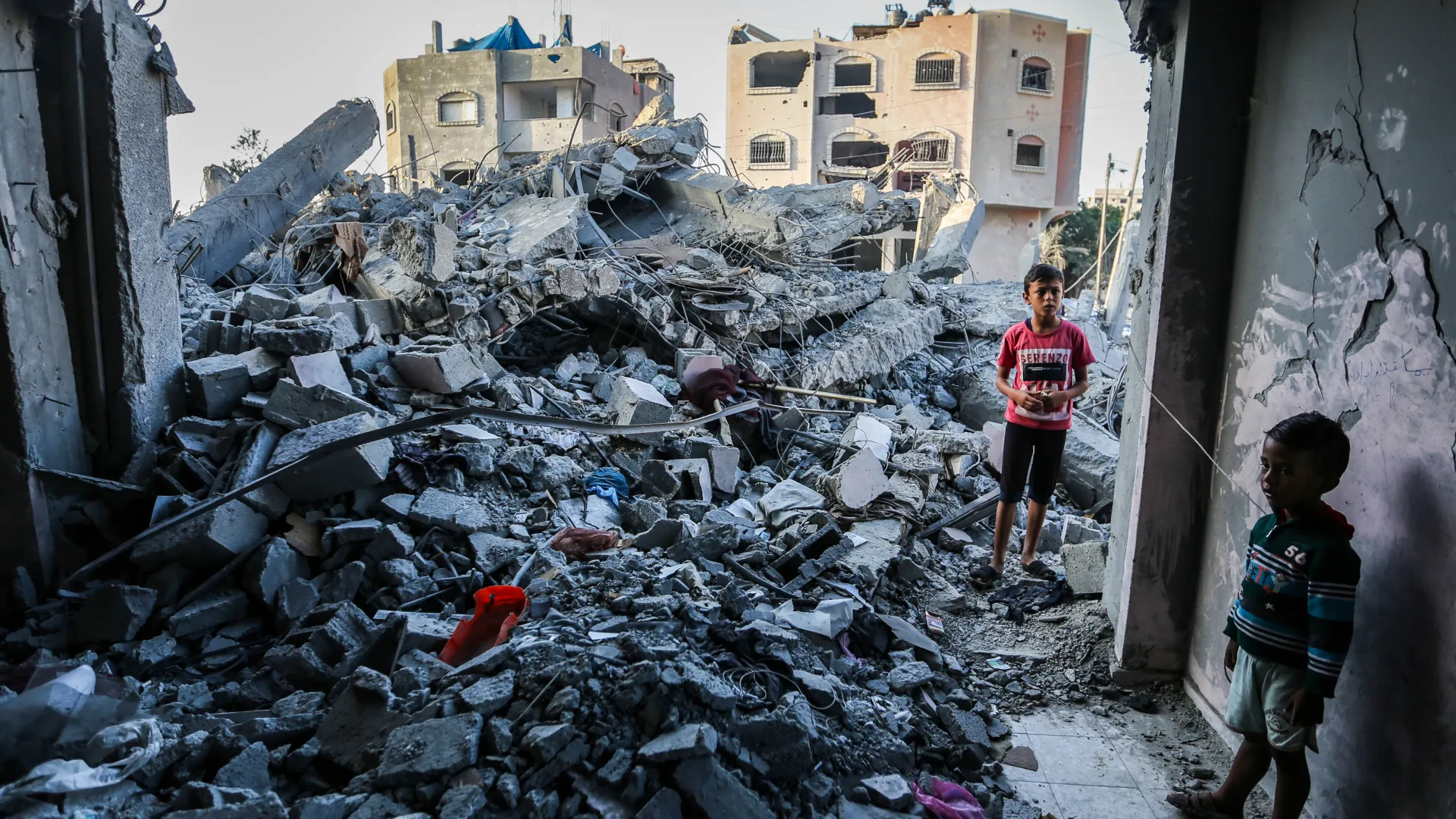 135 شهيدًا بينهم أطفال ونساء في مجازر الاحتلال بغزة مع بدء عملية برية واسعة