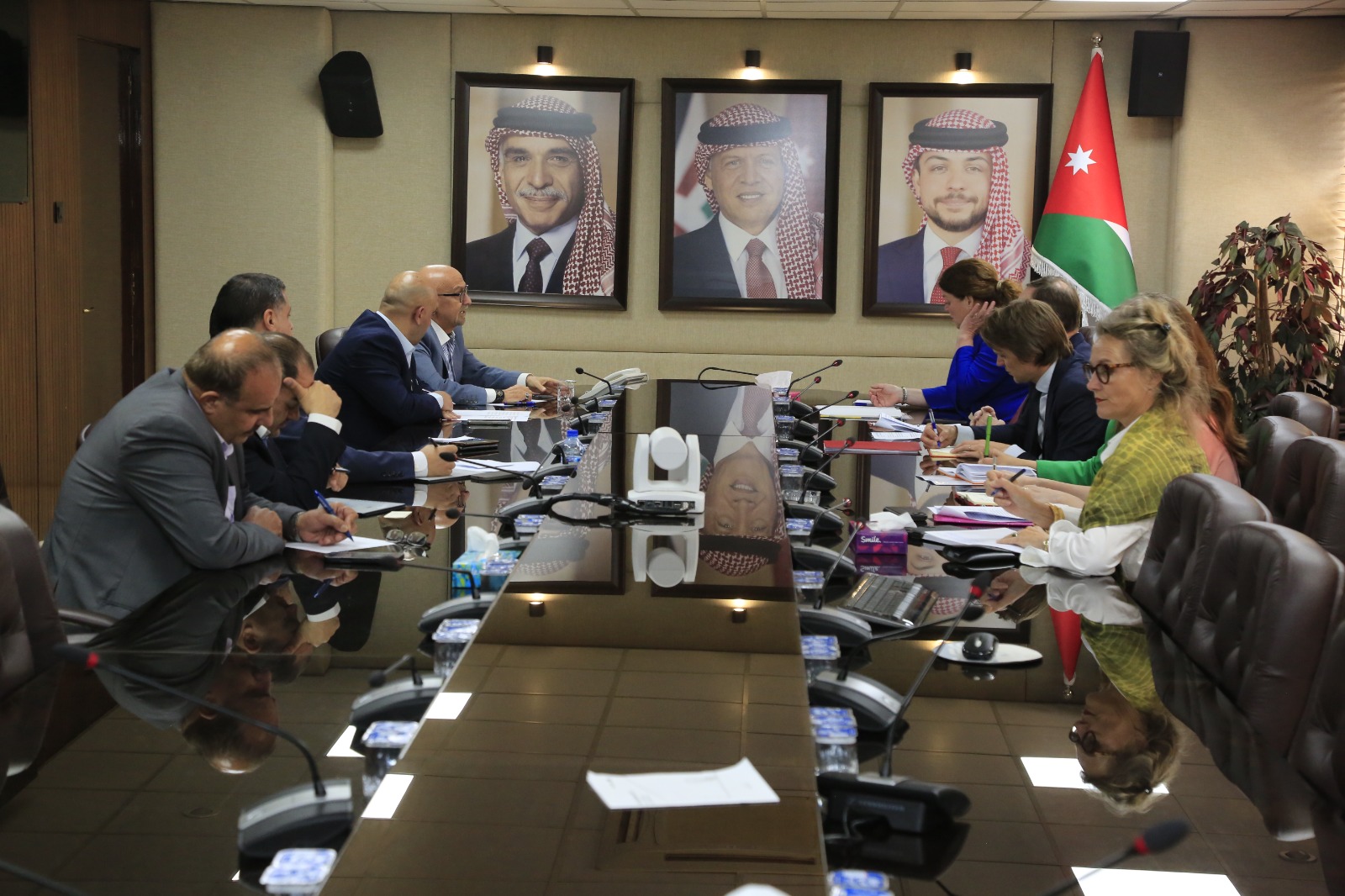 وزير المياه يستعرض مع هولندا تحديات الأردن المائية ومشاريع التعاون المشتركة