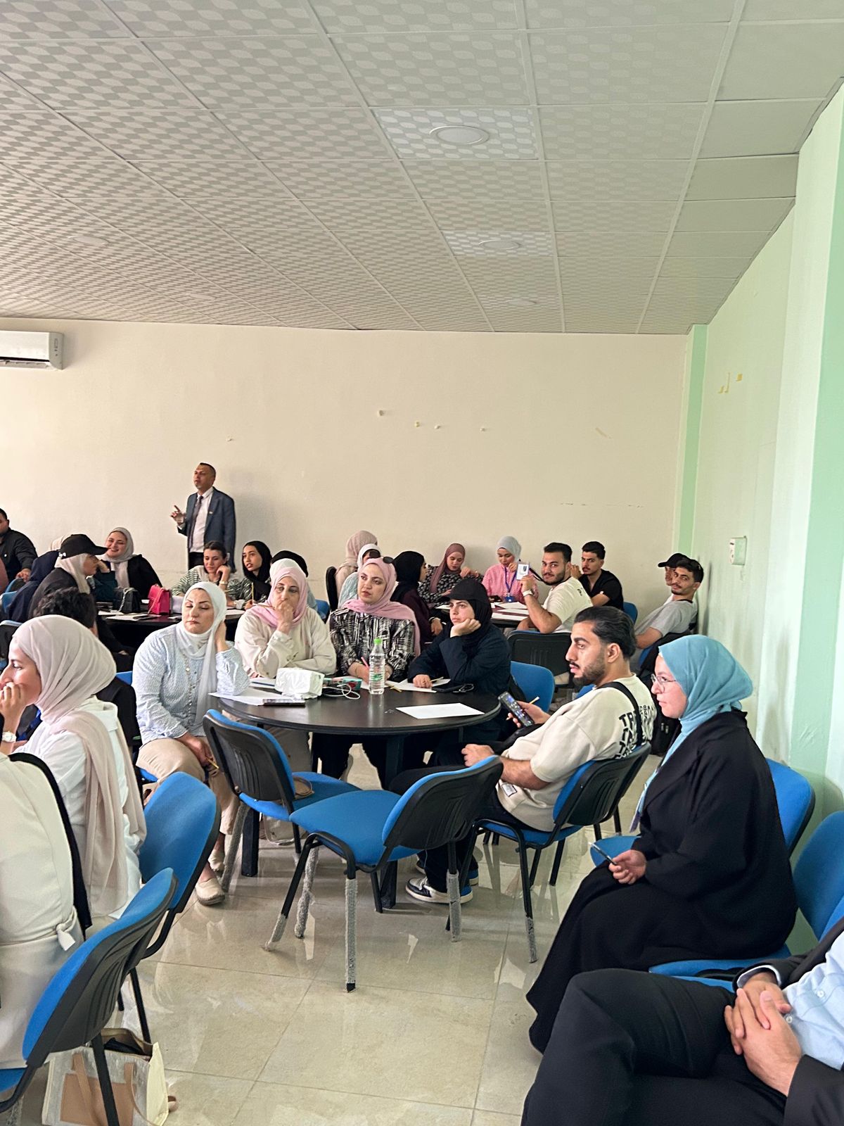 تمريض جرش تعقد دورة تدريبية عن العلاج بالفن
