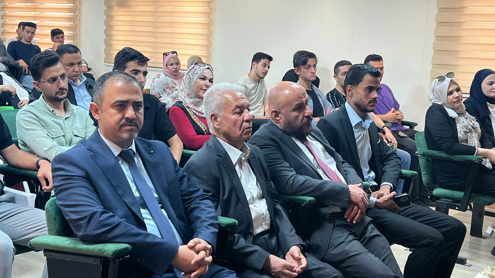محاضرة لرئيس جمعية المحاسبين لطلبة كلية الأعمال في جامعة جرش