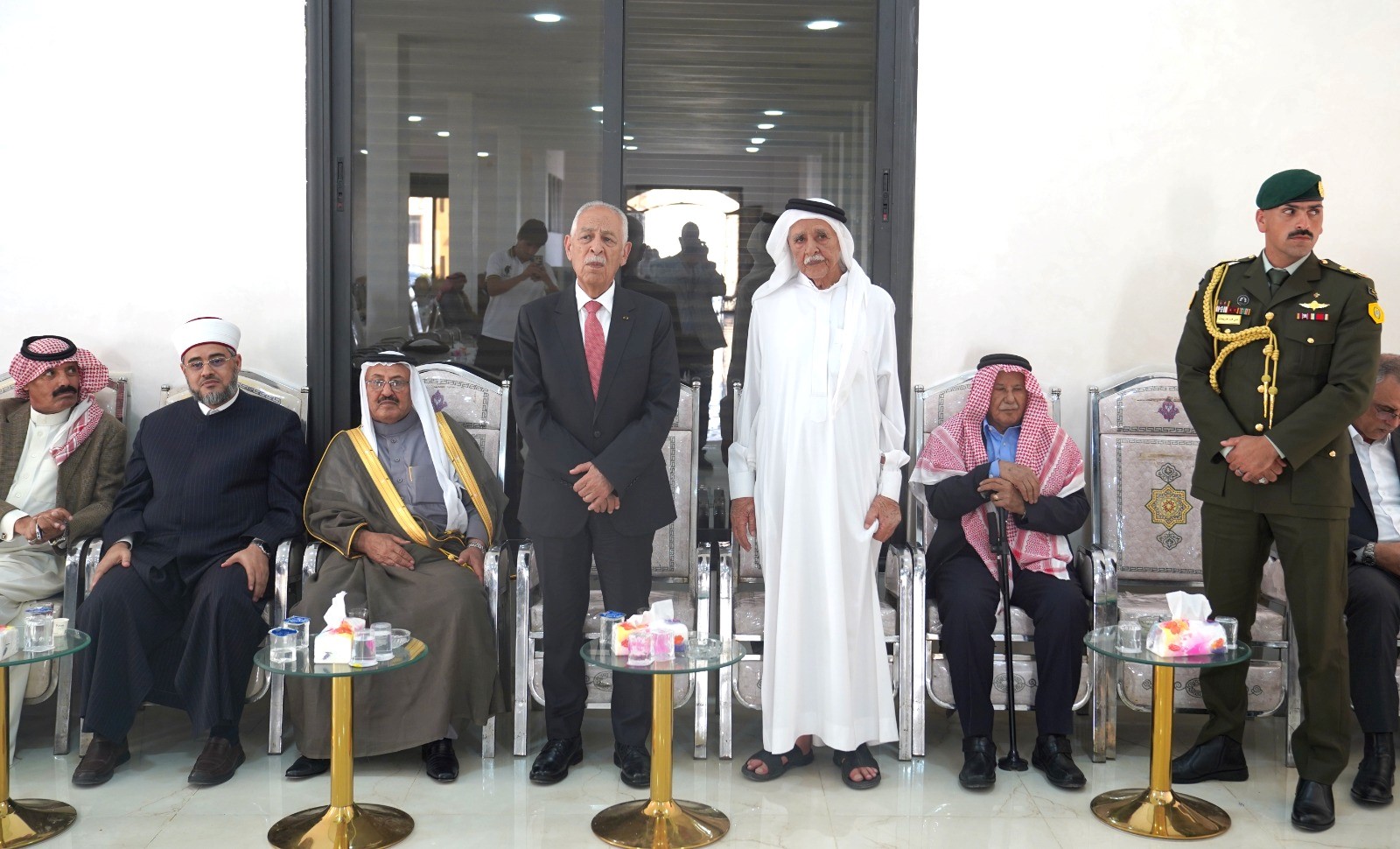 مندوبا عن الملك وولي العهد.. العيسوي يعزي عشيرتي الخريشا والمجالي