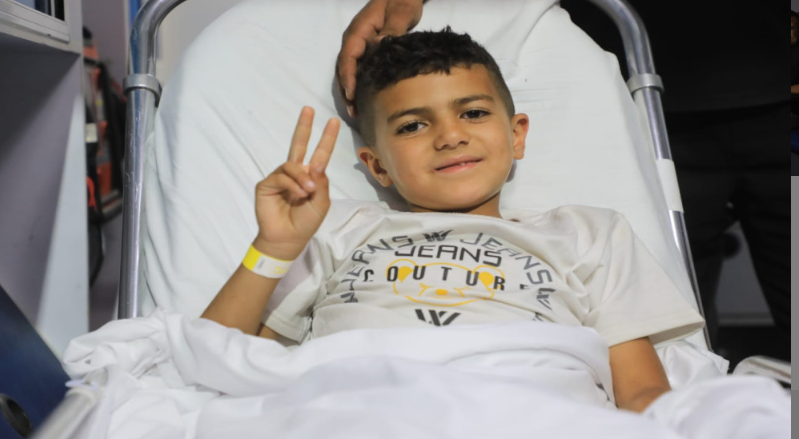 القوات المسلحة الأردنية تُجلي طفلين مرضى من غزة