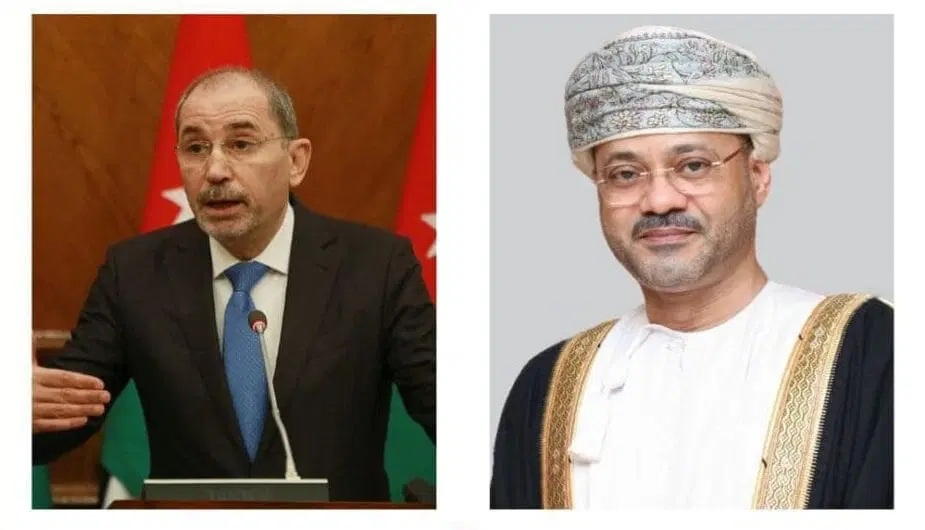 وزير الخارجية ونظيره العُماني يؤكدان خطورة استمرار التصعيد في المنطقة