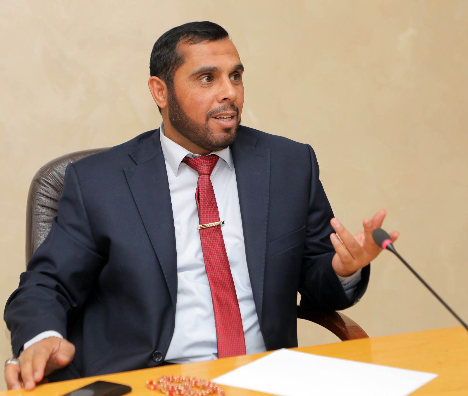 المشاقبة يكشف عن فصل موظف أمن في جامعة آل البيت دون تنبيه أو سابق إنذار