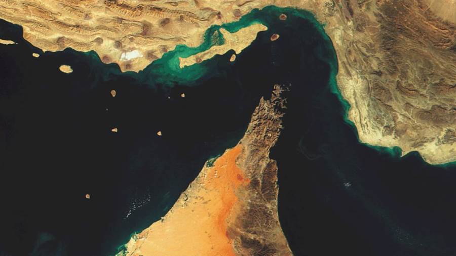 الشورى الإيراني يوصي بإغلاق مضيق هرمز.. والقرار للأعلى للأمن القومي