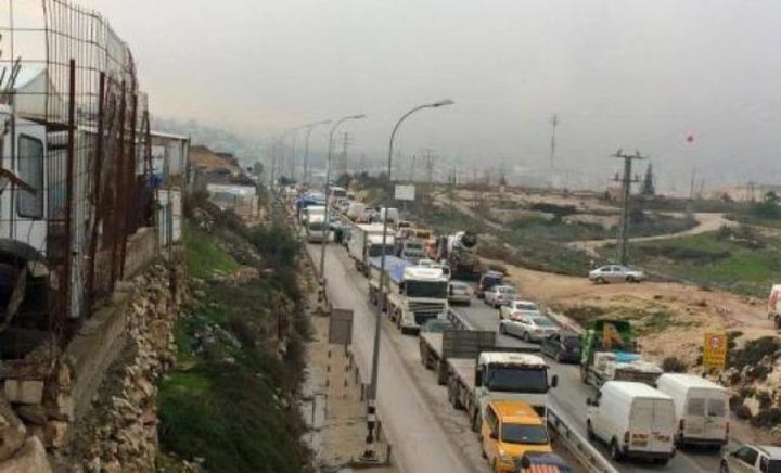 الاحتلال يغلق حاجز جبع العسكري شمال القدس