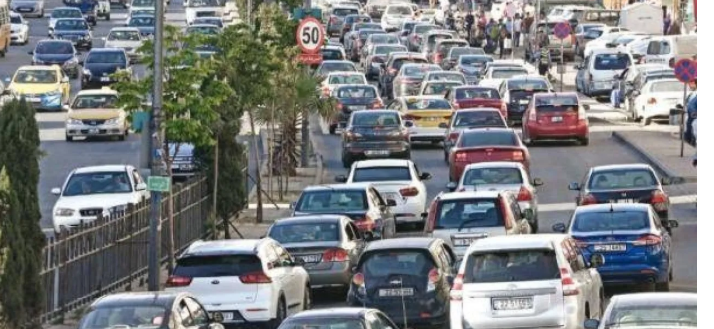 مركبة معطلة تتسبب بازدحام خانق في نفق صويلح