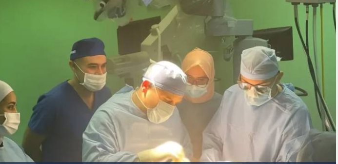 إنجاز طبي.. نجاح أول عملية لاستئصال بؤرة صرعية من الدماغ بمستشفيات البشير